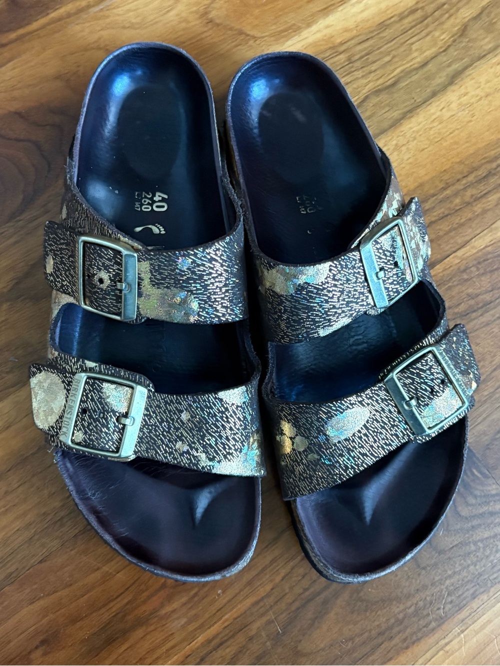 Birkenstock Arizona LUX Arizona Brown & Metallic Sandal in Iridescent Gold, USED - Picture 7 of 17